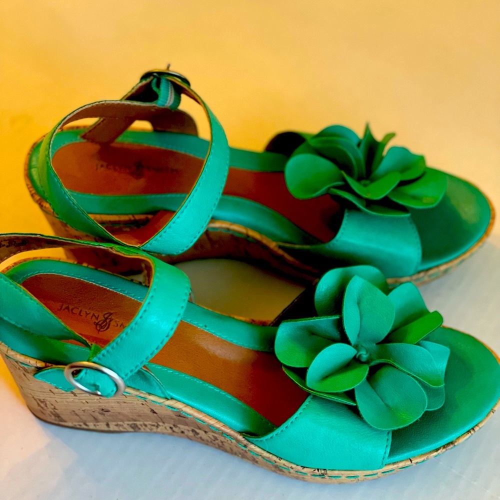 Teal Flower Wedges Jaclyn Smith Size 7.5
